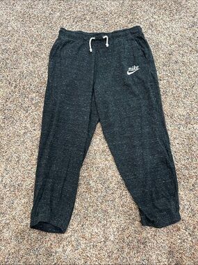 Nike Women’s capris Size M